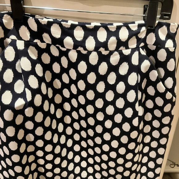 LOFT NWT White/Navy Polka Dot A Line mini skirt size 8 with Pockets - Picture 3 of 5